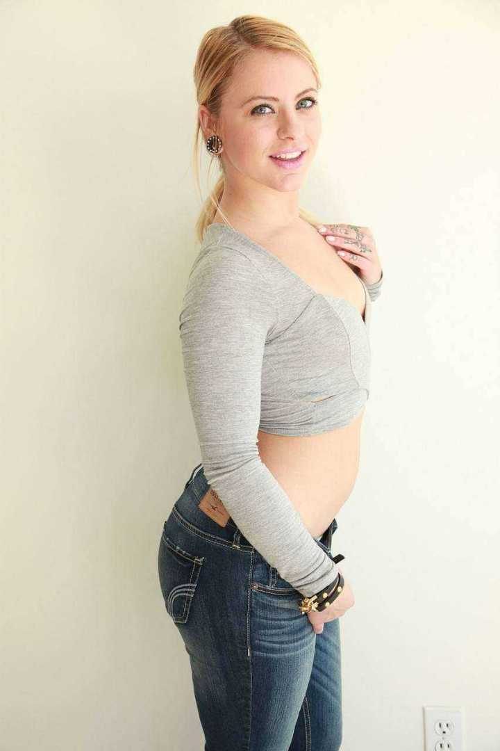Cameron Canada Fotos de Mulher Pelada Curvy e Ensaio Exclusivo HD