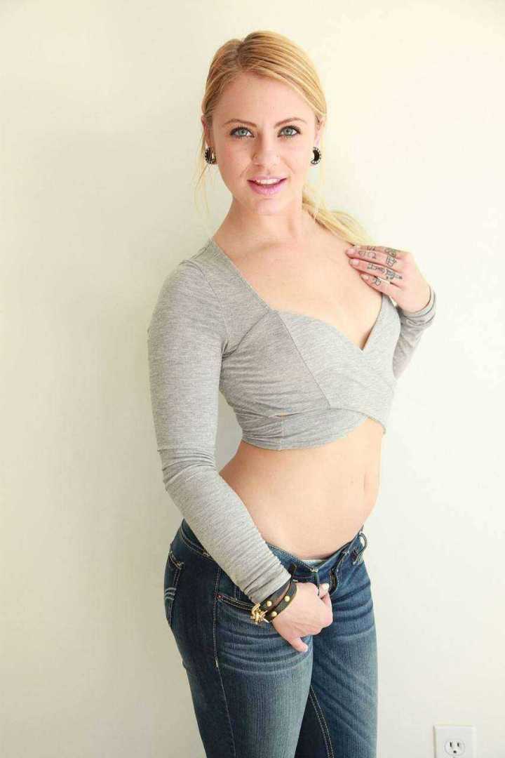 Cameron Canada Fotos de Mulher Pelada Curvy e Ensaio Exclusivo HD