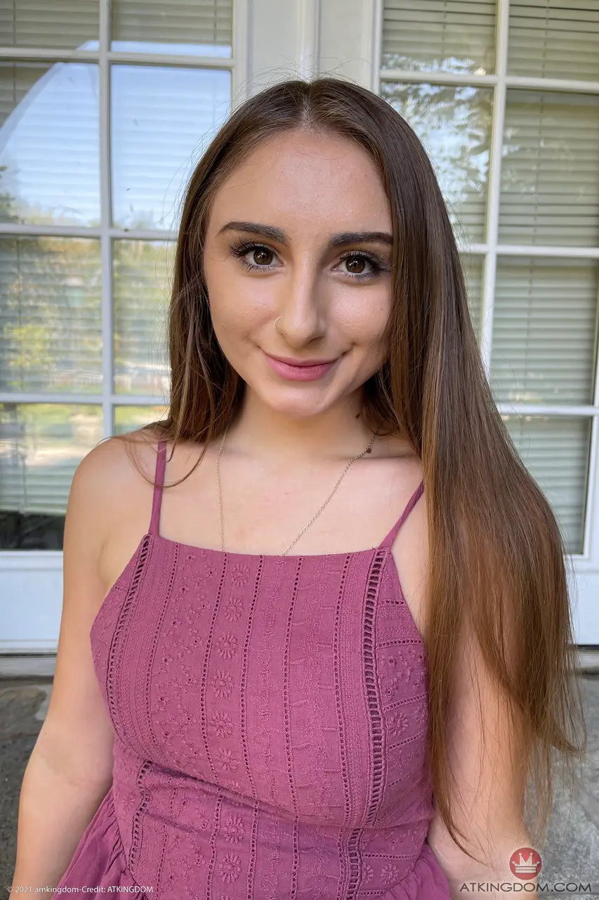 Penelope Kay Pelada – Americana Gostosa de Peitos Grandes Mostra Buceta Peluda em Ensaio Sensual - Imagem 1