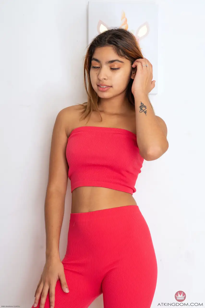 Latina de 18 anos Hazel Heart ela e muito gostosa confira - Imagem 1